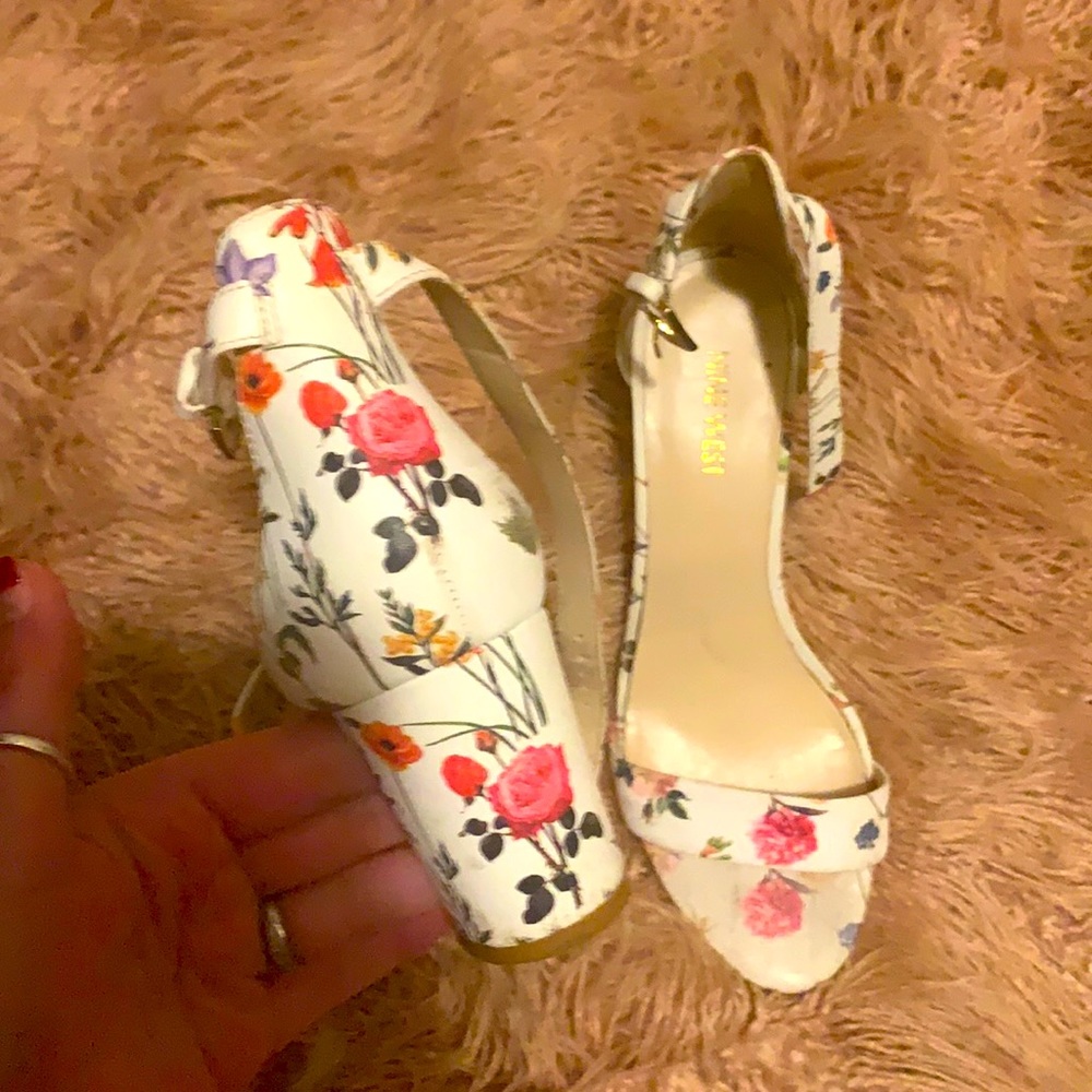 🌸 Well Worn Floral Nine West Heels